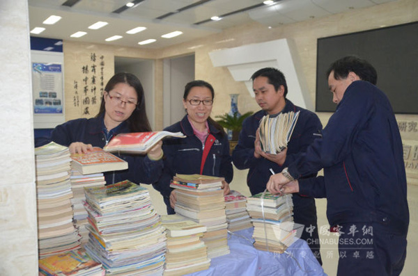 洛陽凱邁：愛心捐書，傳遞希望