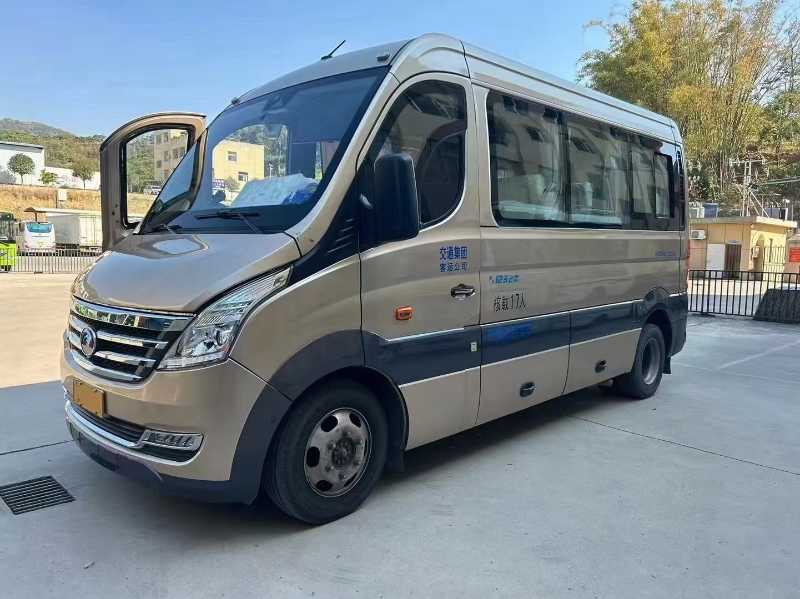 國五17座通倉宇通CL6中型車 