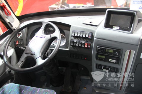 宇通校車ZK6100DA