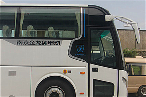 南京金龍NJL6117BEV12客車（純電動(dòng)24-53座）